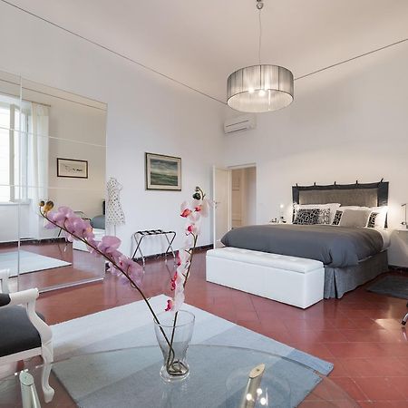 Old Bridge: Historical And Chic Apartment Флоренція Екстер'єр фото
